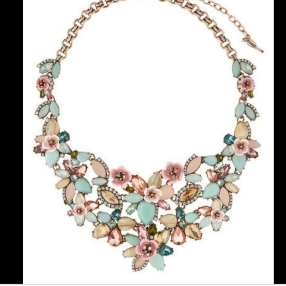 Femme de fluers statement necklace chloe